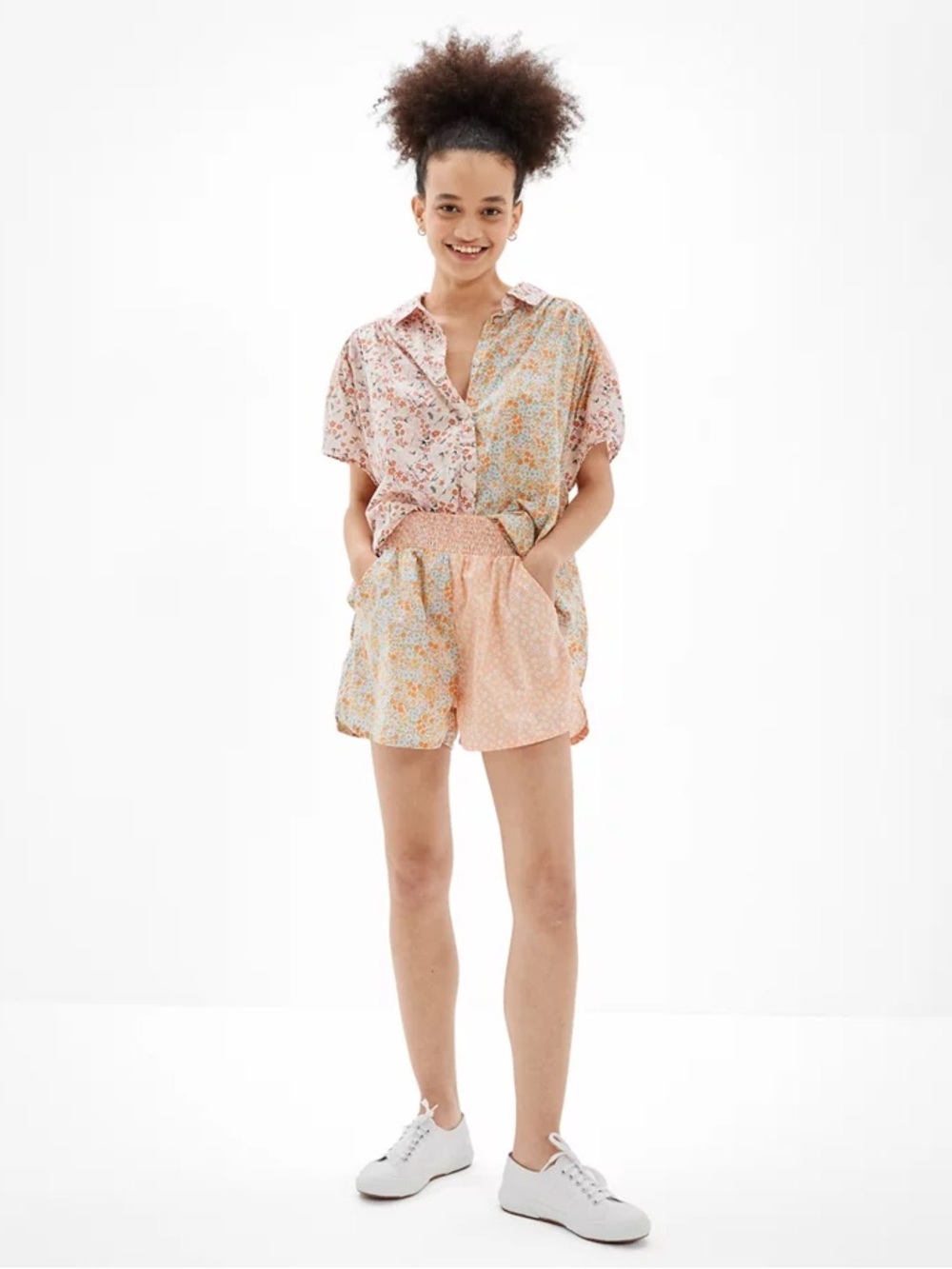 American Eagle Resort Peach Floral Patchwork Smocked High Waisted Shorts Sz M - Picture 4 of 9